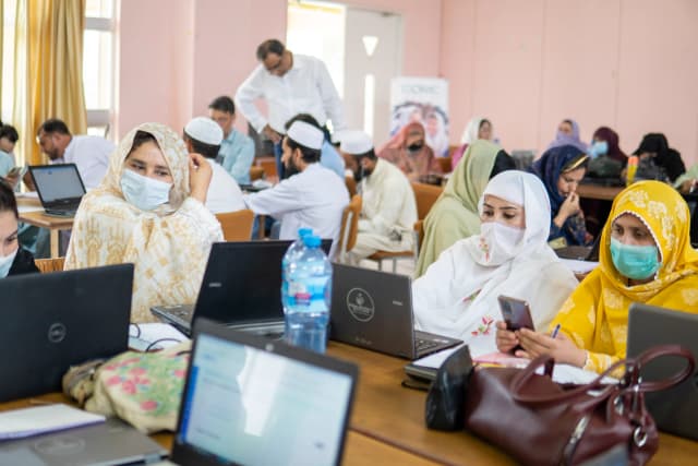 AI-Enhanced Classroom Strategies